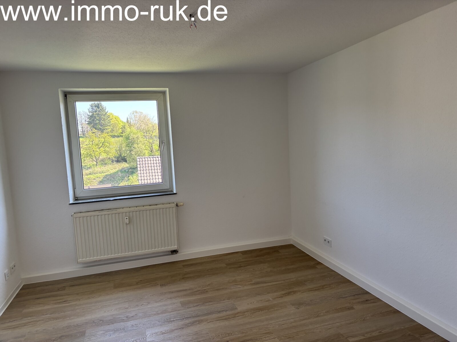 Neu renovierte Wohnung - 3 Zimmer, Küche, Bad