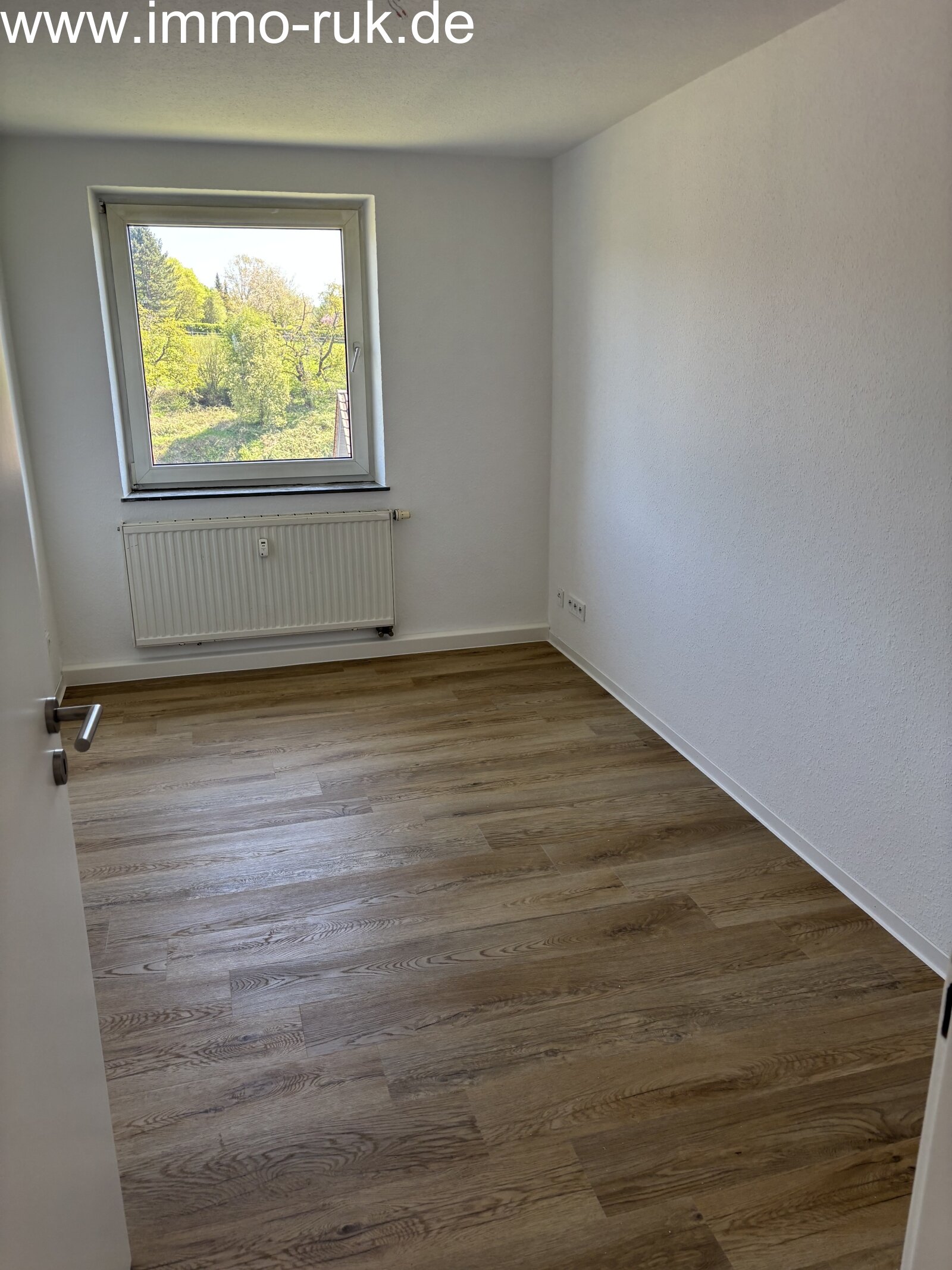 Neu renovierte Wohnung - 3 Zimmer, Küche, Bad