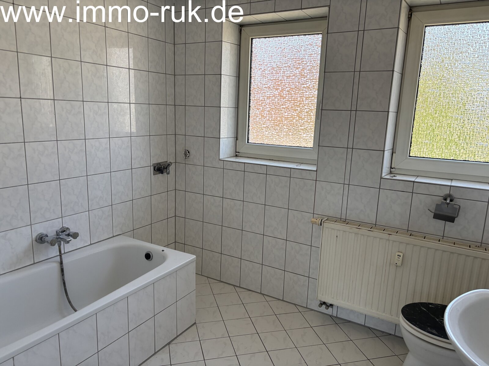 Neu renovierte Wohnung - 3 Zimmer, Küche, Bad