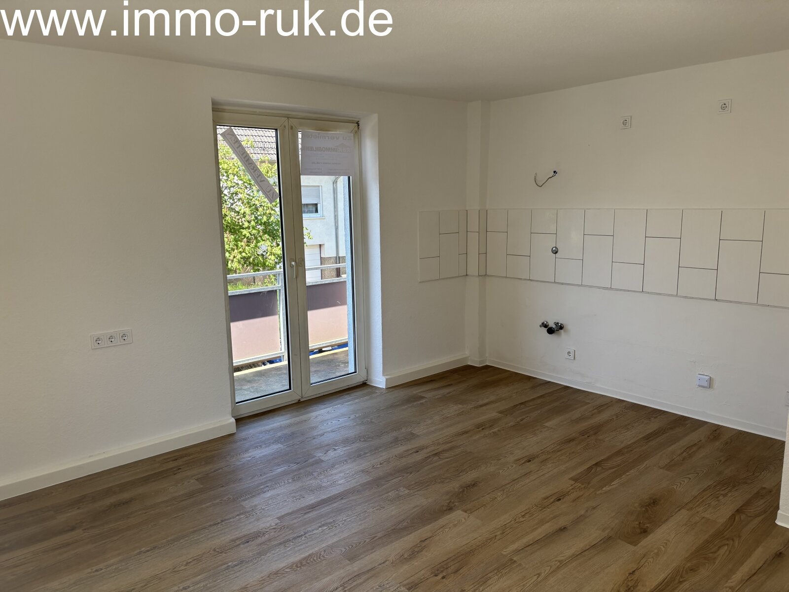 Neu renovierte Wohnung - 3 Zimmer, Küche, Bad
