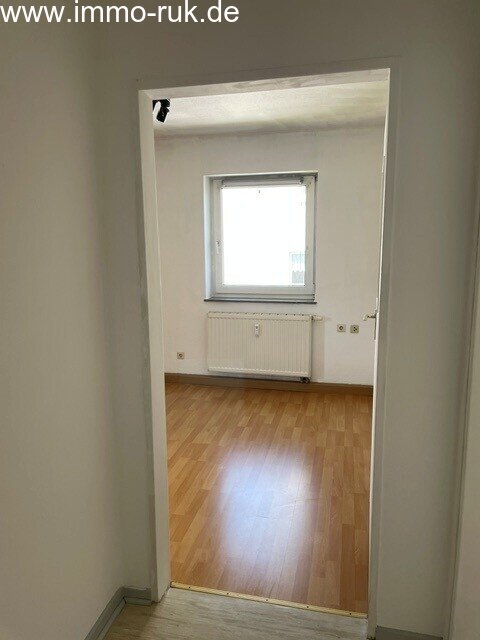 Schöne Wohnung im DG - 2 Zimmer, Küche, Bad 