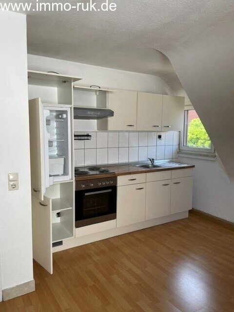 Schöne Wohnung im DG - 2 Zimmer, Küche, Bad 