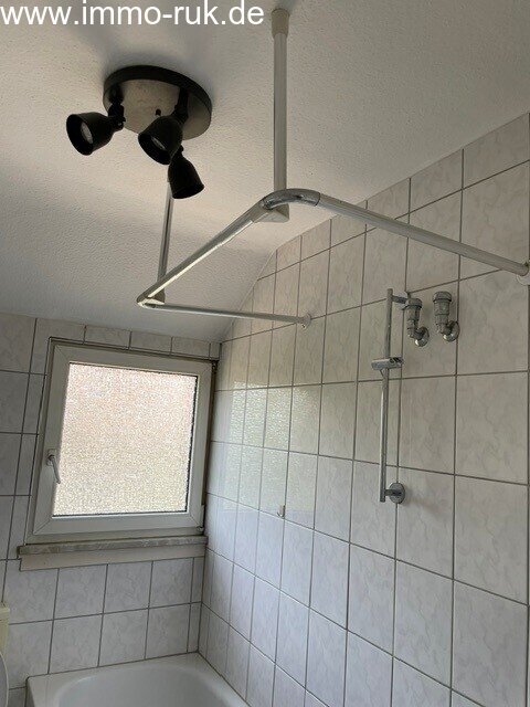 Schöne Wohnung im DG - 2 Zimmer, Küche, Bad 