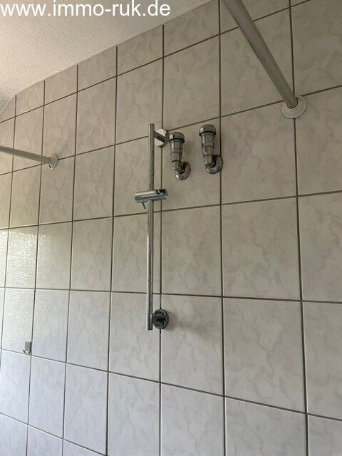 Schöne Wohnung im DG - 2 Zimmer, Küche, Bad 