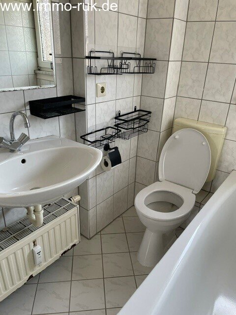 Schöne Wohnung im DG - 2 Zimmer, Küche, Bad 