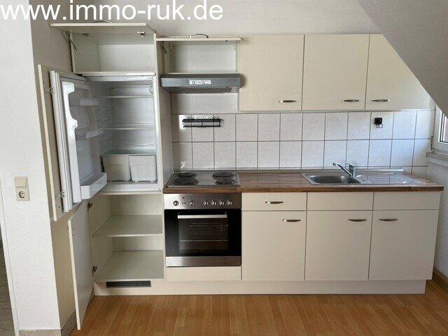 Schöne Wohnung im DG - 2 Zimmer, Küche, Bad 