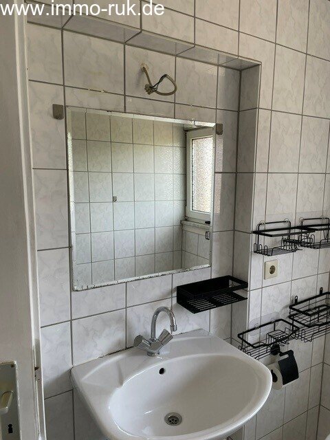 Schöne Wohnung im DG - 2 Zimmer, Küche, Bad 
