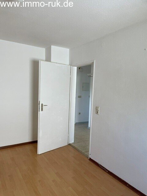 Schöne Wohnung im DG - 2 Zimmer, Küche, Bad 
