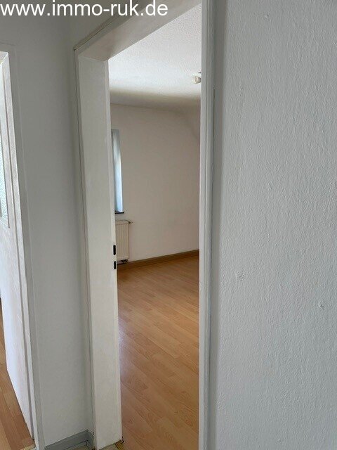 Schöne Wohnung im DG - 2 Zimmer, Küche, Bad 