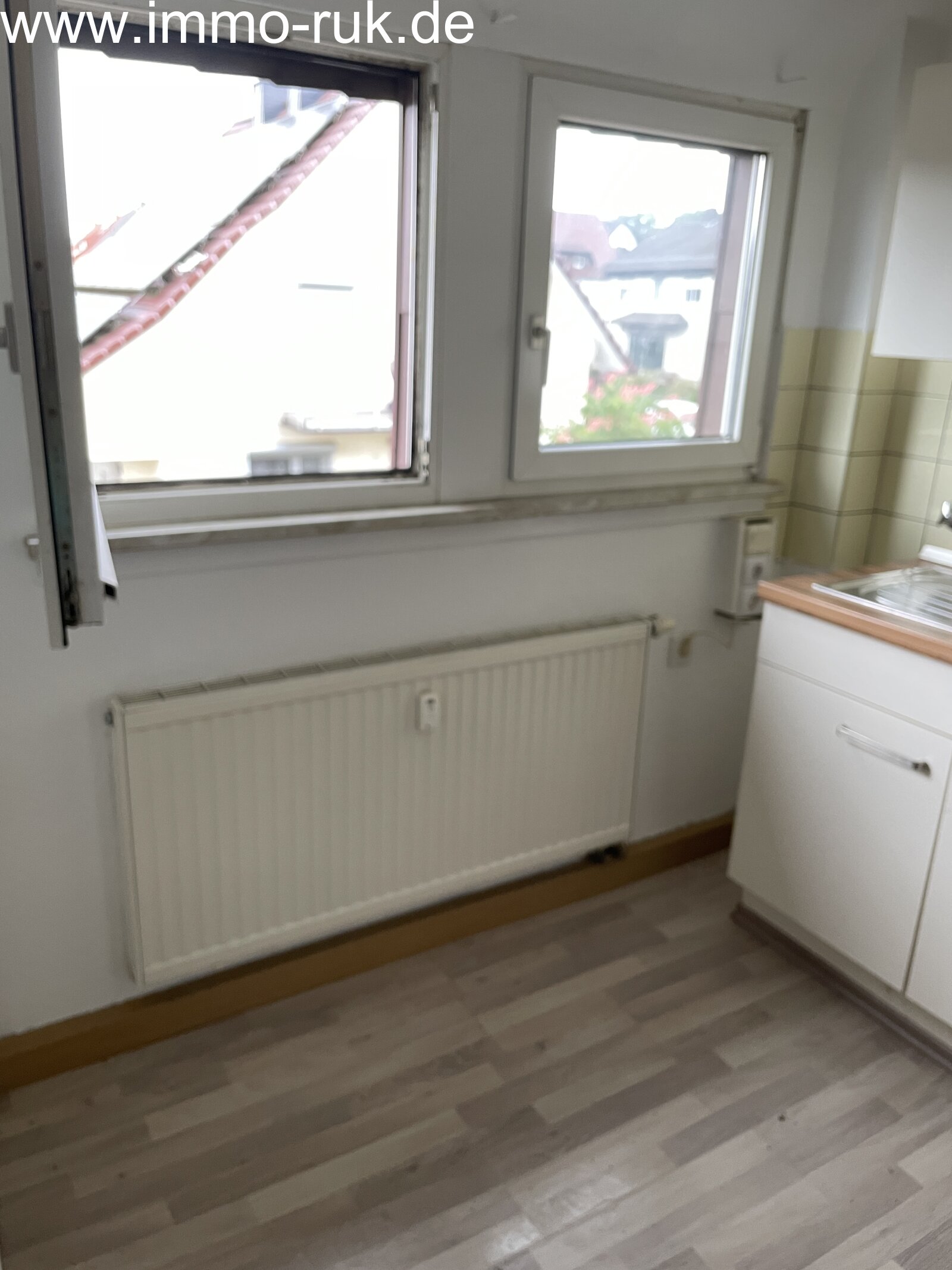 Schöne Wohnung im DG - 2 Zimmer, Küche, Bad 