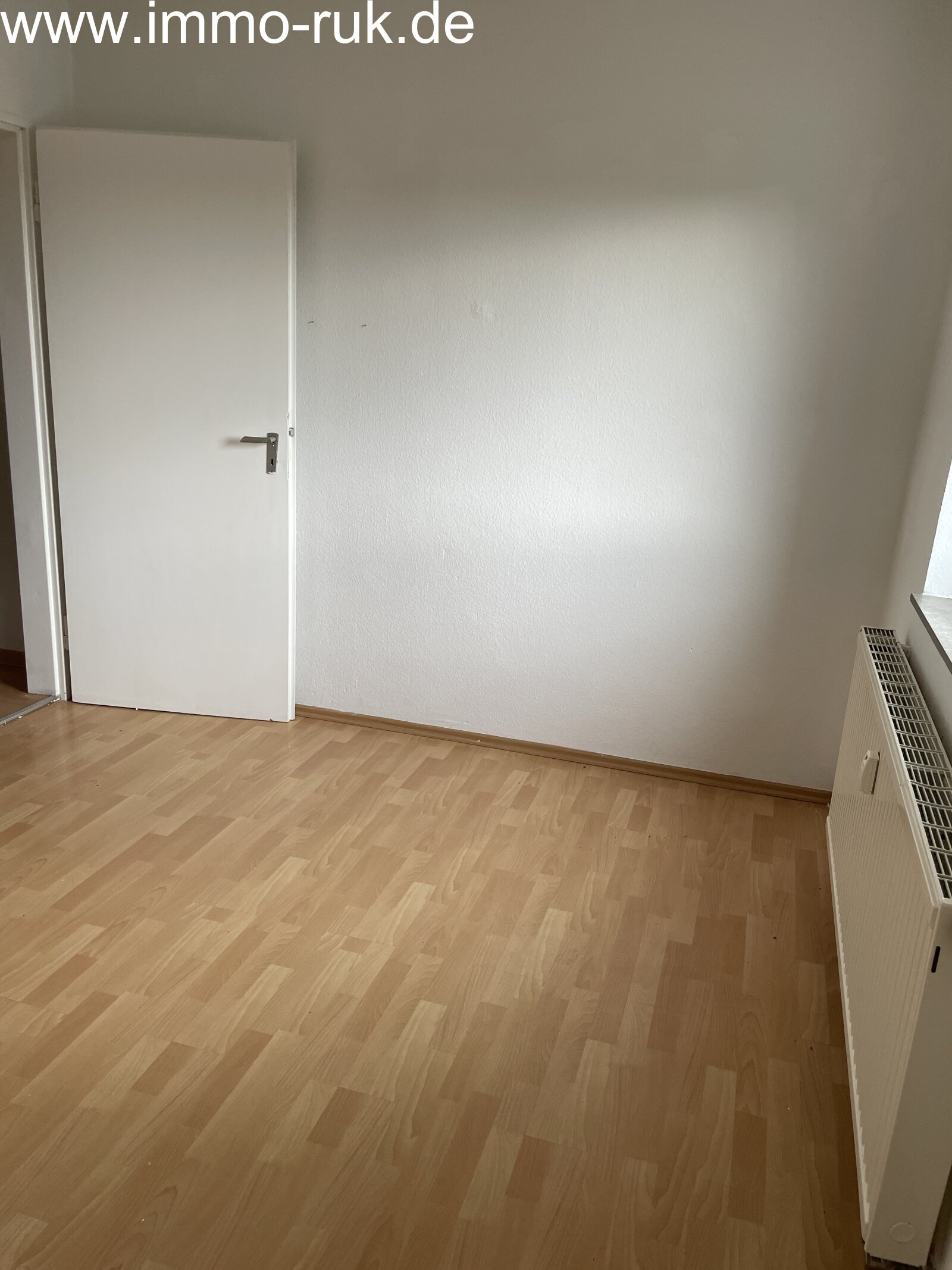 Schöne Wohnung im DG - 2 Zimmer, Küche, Bad 