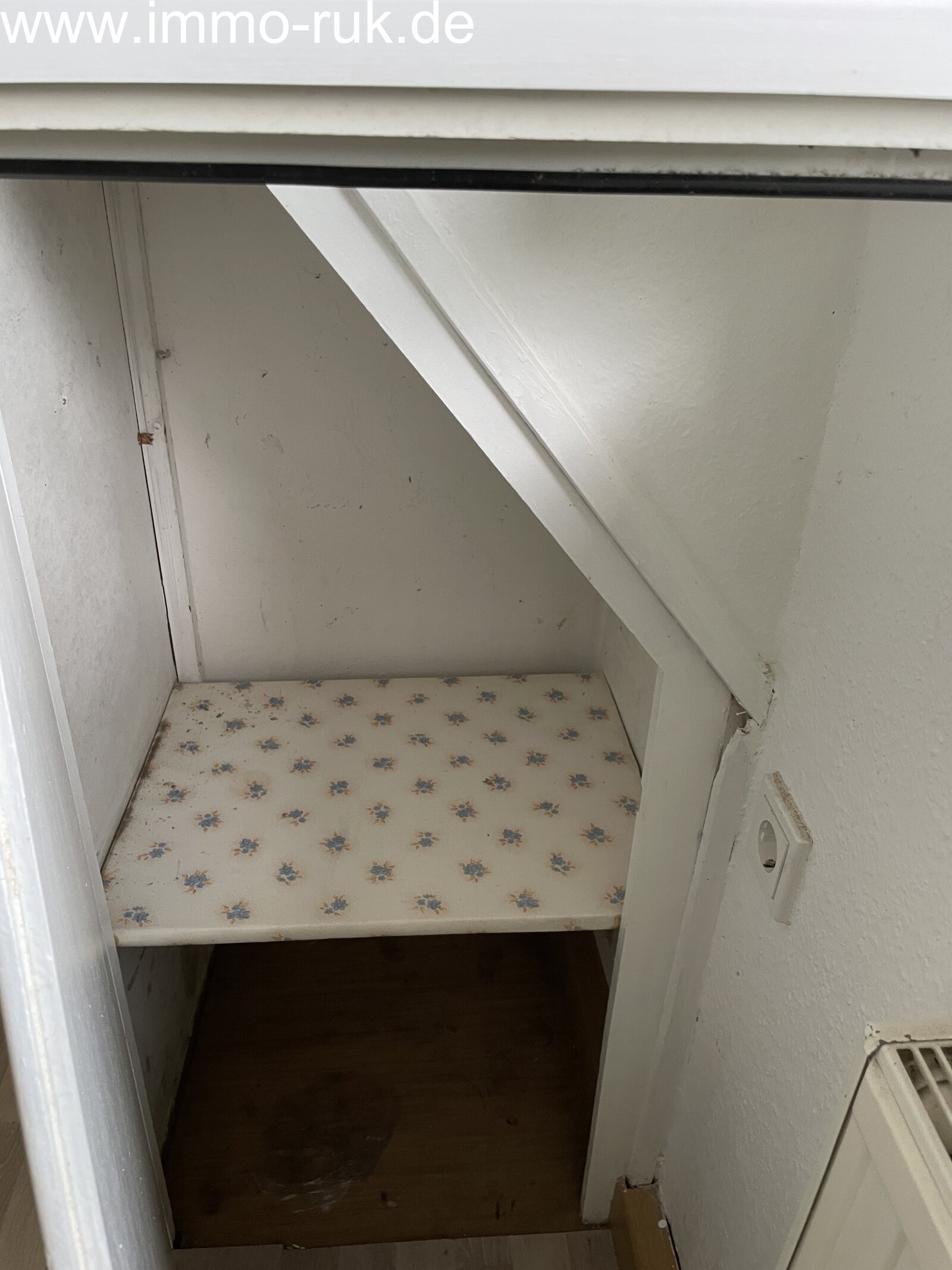 Schöne Wohnung im DG - 2 Zimmer, Küche, Bad 