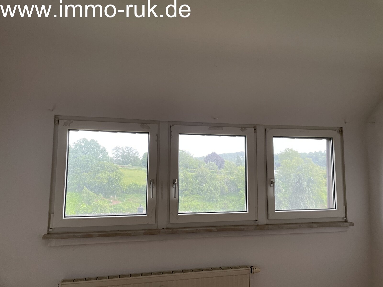 Schöne Wohnung im DG - 2 Zimmer, Küche, Bad 