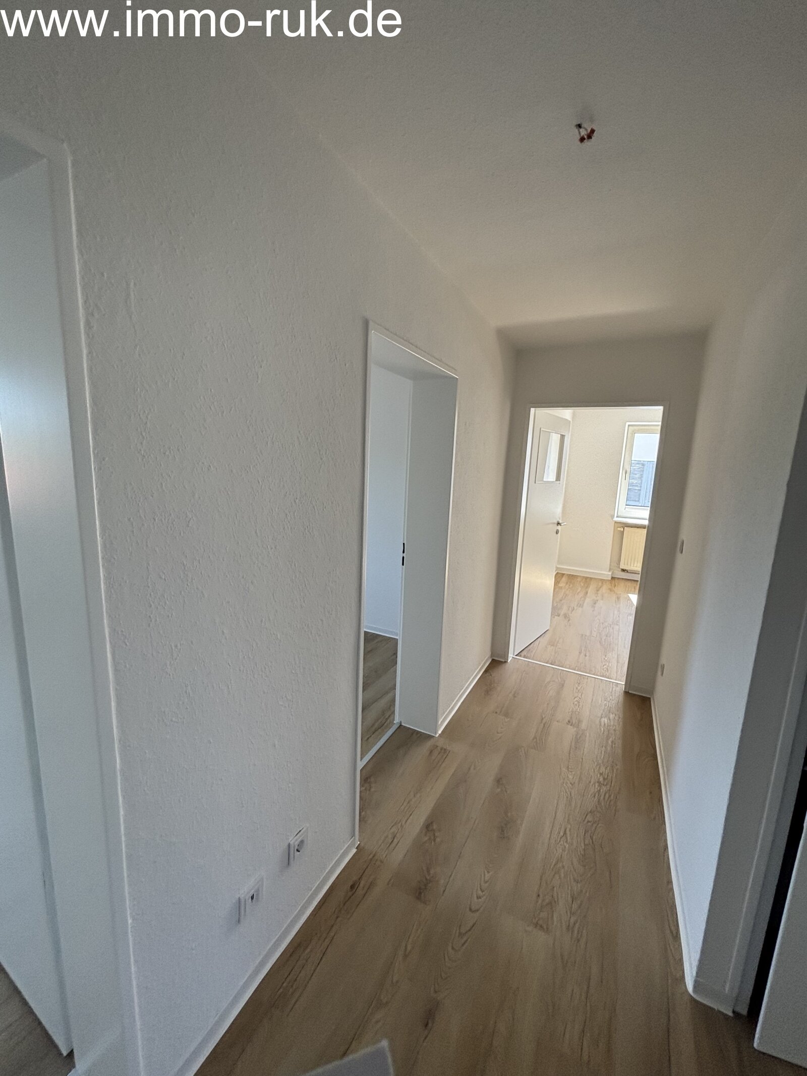 Contwig: Neu renovierte Wohnung - 3 Zimmer, Küche, Bad  