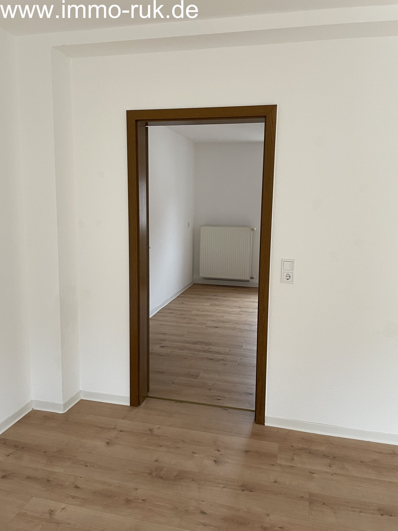 Blick zu Schlafzimmer 2 von Wohnzimmer Blick zu Schlafzimmer 2 von Wohnzimmer